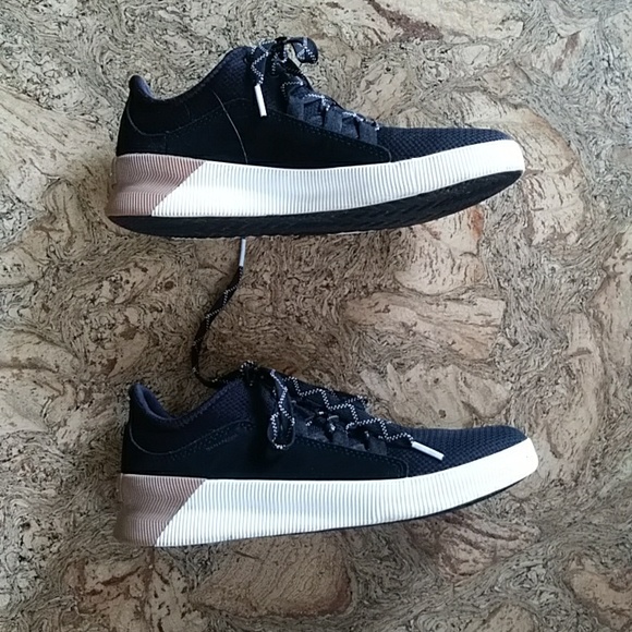 Sorel Out and About waterproof sneaker shoe. - Picture 2 of 12